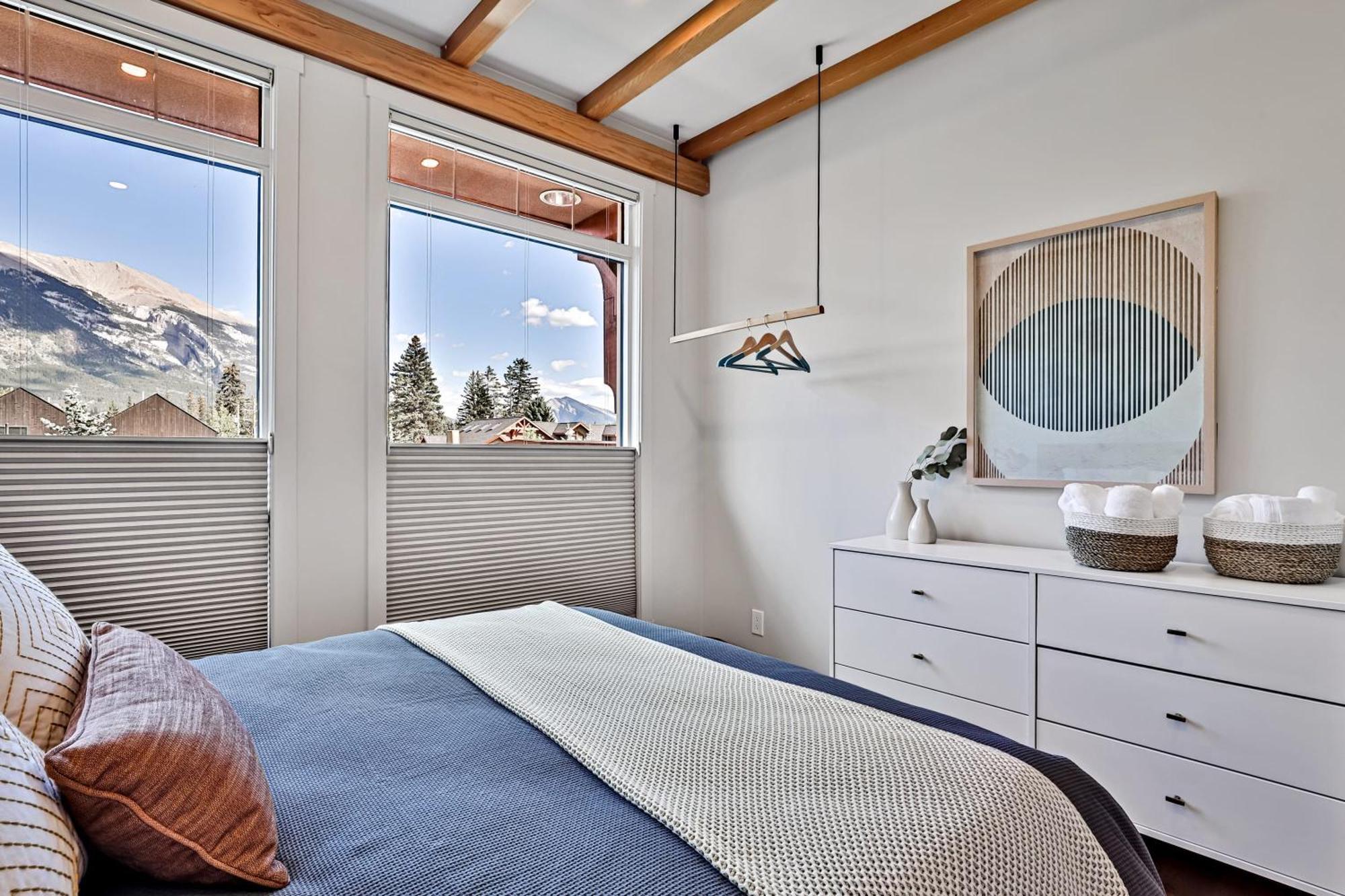 Ravens Crest Lodge - Stunning Views Perfectly Located On Main Street كانمور المظهر الخارجي الصورة