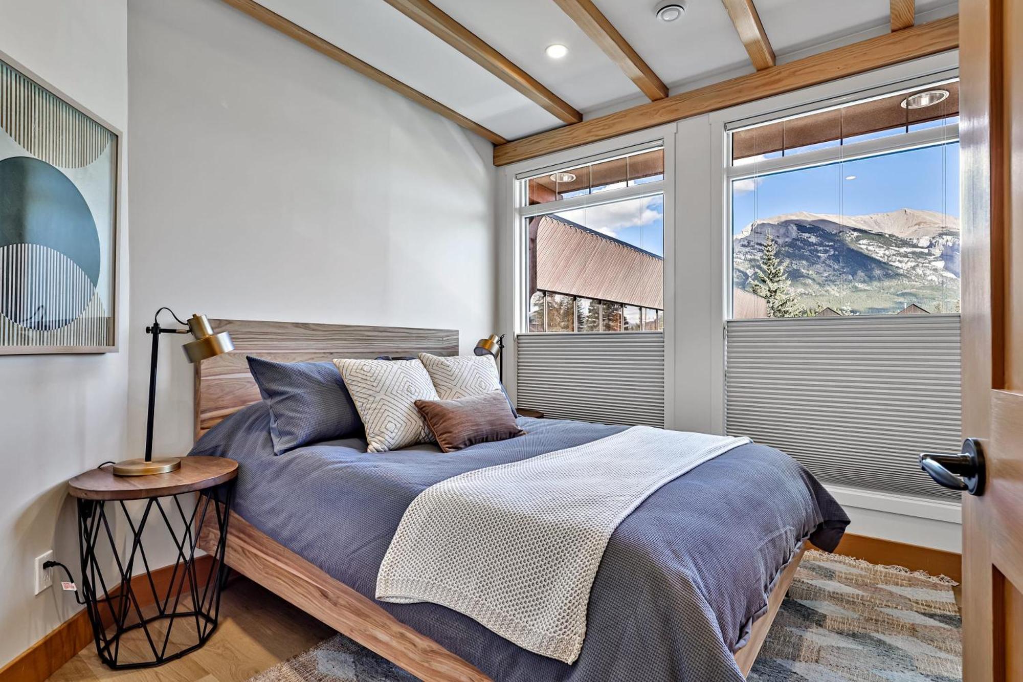 Ravens Crest Lodge - Stunning Views Perfectly Located On Main Street كانمور المظهر الخارجي الصورة