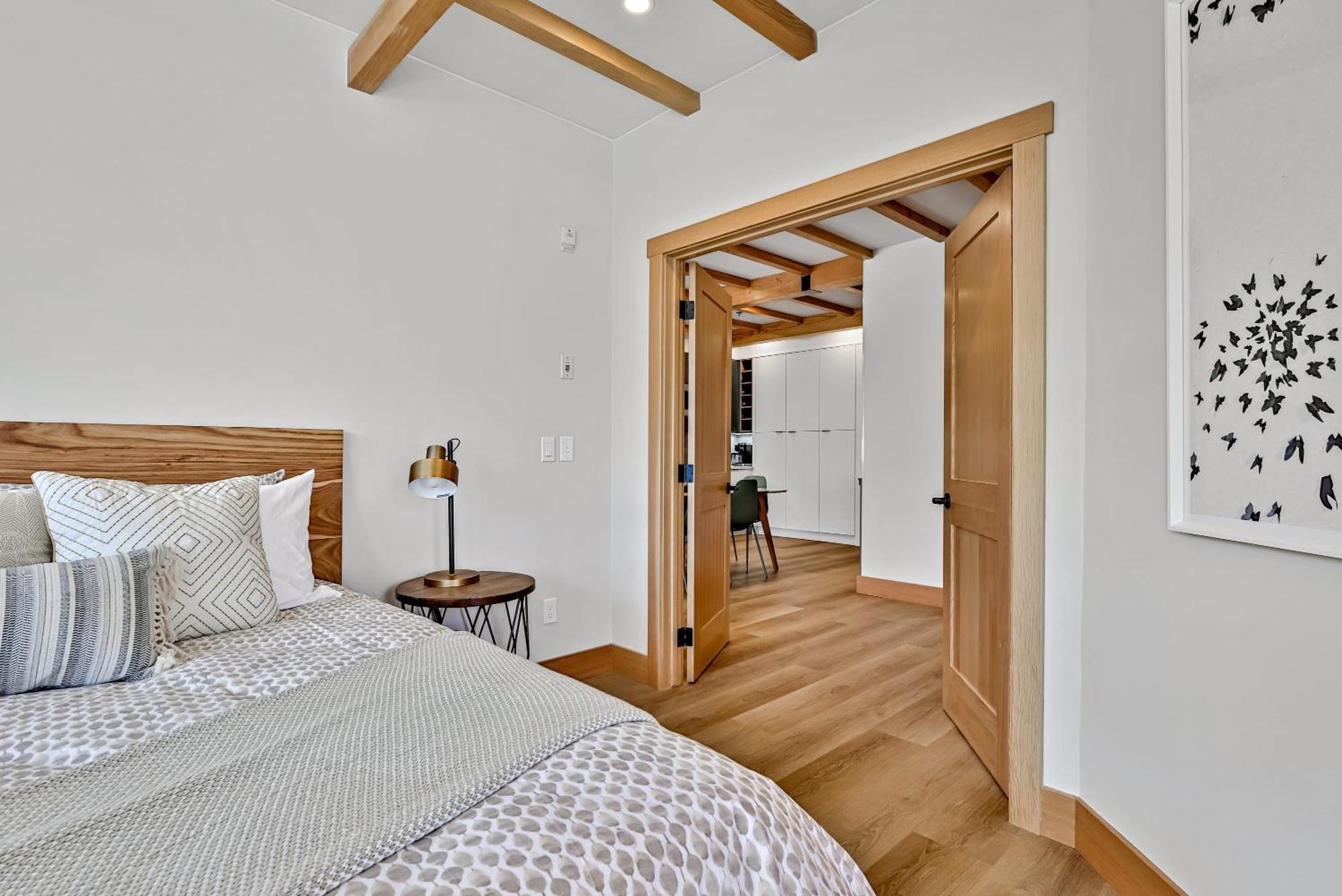 Ravens Crest Lodge - Stunning Views Perfectly Located On Main Street كانمور المظهر الخارجي الصورة