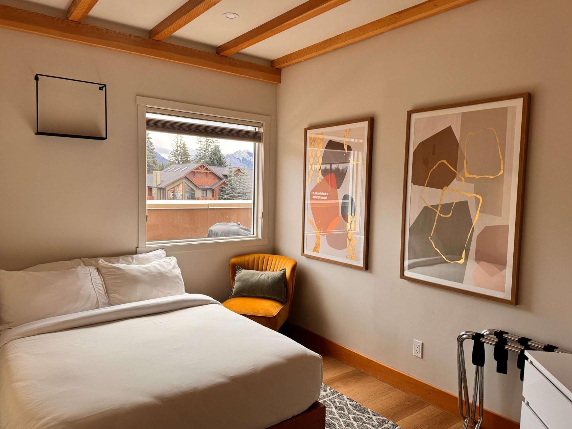Ravens Crest Lodge - Stunning Views Perfectly Located On Main Street كانمور المظهر الخارجي الصورة
